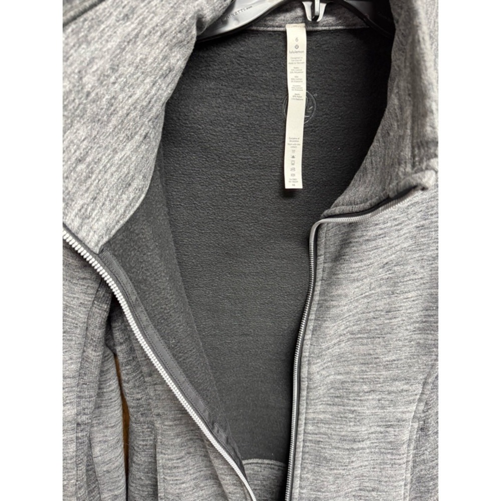 Lululemon Radiant Jacket II
Heathered Core Dark Grey - Picture 4 of 7
